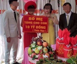 Cô dâu chú rể và tấm biển quà cưới 'tặng 10 tỷ đồng' gây tranh cãi mạng xã hội
