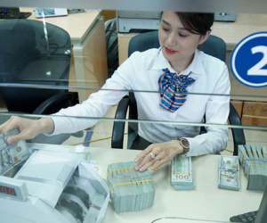 Giá USD ngân hàng lại tăng kịch trần, vượt 23.400 đồng/USD
