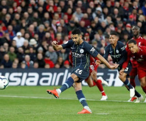 Mahrez đá hỏng 11m, Liverpool hòa hú vía Man City