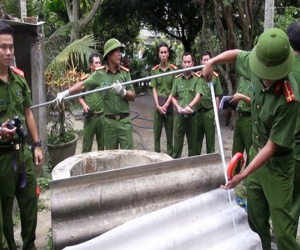 Nghi án mẹ ném con nhỏ xuống giếng rồ hô hoán bị bắt cóc