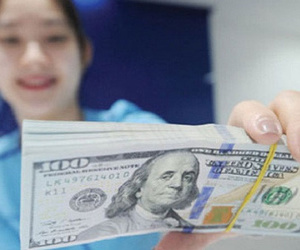 Các ngân hàng đồng loạt đẩy giá USD cao kịch trần