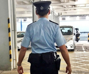 Cảnh sát Hong Kong truy tìm sĩ quan đội mũ ngược