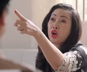 Không ăn được thì đạp đổ, mẹ Công chạy đến tận nhà bà Mai mắng Hương ngoại tình