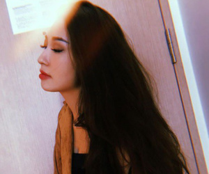Khổng Tú Quỳnh tâm sự lạ, Ngô Kiến Huy lại 'tỉnh bơ' giữa ồn ào chia tay sau 8 năm mặn nồng