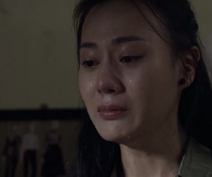 Phim Quỳnh Búp Bê tập 16: Quỳnh khóc lóc kể về quá khứ bị cha ruột cưỡng hiếp và mẹ đuổi khỏi nhà