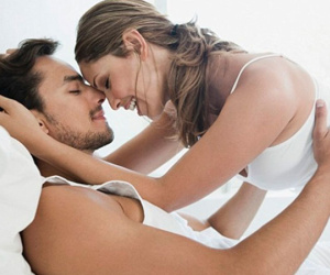 Khi mưa gió sấm chớp có cần kiêng 'chuyện ấy'?