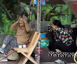 Người Hà Nội co ro trong đợt gió mùa đầu tiên