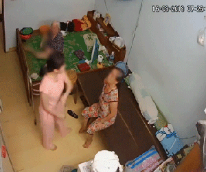 Người phụ nữ đánh giúp việc 60 tuổi, danh tính của chị ta càng gây tranh cãi gay gắt