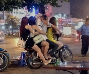 Sự thật ê chề trong những quán tẩm quất trá hình ở Hà Nội
