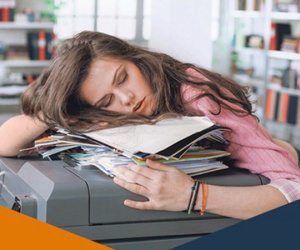 Cứ mệt mỏi là dân văn phòng sẽ làm điều này nhưng không nghĩ rằng nó có thể mang đến vô số tác hại ảnh hưởng tới sức khỏe