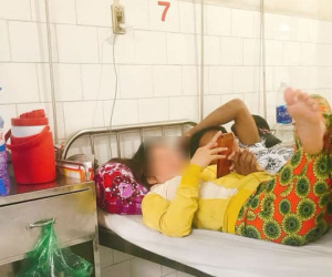 Nhức mắt với chị gái giường bên vừa ở bẩn vừa vô ý, lại còn 'tí toáy' với bồ ngay trong bệnh viện