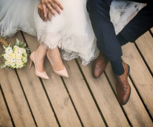 Từ nước ngoài trở về, tôi tá hỏa vì chồng làm đám cưới với người khác