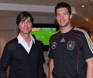 Ballack ngạc nhiên vì Low vẫn tại vị sau thảm họa World Cup