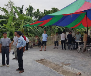 Chém người nguy kịch, nhóm côn đồ cầm hung khí chặn cửa siêu thị không cho cứu chữa