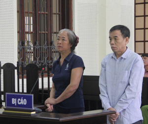 Thiếu tiền tiêu xài, 'cụ bà' bán con gái của chị sang Trung Quốc