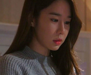 Hễ về nhà là chồng để điện thoại ở chế độ im lặng, vợ trẻ chết lặng khi tra rõ ngọn ngành