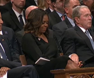 Tiết lộ quà bí mật ông Bush tặng bà Obama