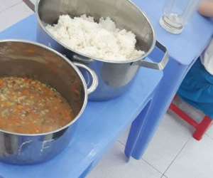 Vụ trẻ ăn cơm mốc, đầu cá: 11 giáo viên tố cáo hiệu trưởng