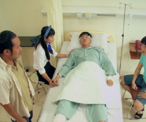 Phim Cung đường tội lỗi tập 21: Làm quá sức, Quân gặp tai nạn gãy chân ở công trường