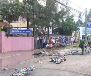 Vụ dây điện rớt khiến 6 HS thương vong: Mọi người gào thét trong bất lực