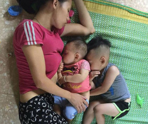 Bài thơ con gửi mẹ mới sinh em bé bất ngờ được chia sẻ lại, trái tim những mẹ hai con nhói đau