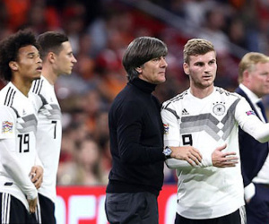 Báo Đức kêu gọi sa thải Joachim Low