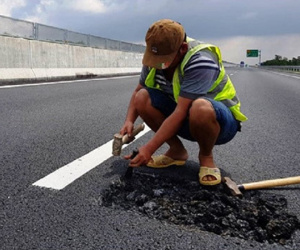Bộ Giao thông yêu cầu thay ngay nhà thầu sửa cao tốc kiểu 'vá víu, tạm bợ'