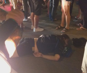 Hà Nội: Cô gái đi xe máy bị ô tô cố vượt đèn đỏ đâm trọng thương