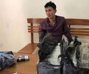 Kiểm tra xe ôtô, phát hiện 30 bánh heroin vận chuyển vào TP HCM