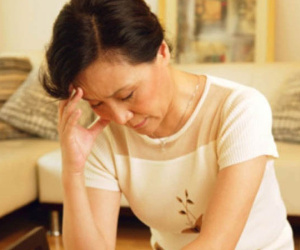 Nhắc con dâu mang đồ lót ra sau nhà phơi, chị dâu tôi cáu kỉnh mắng mẹ chồng: 'Sao mẹ rách việc thế nhỉ?'