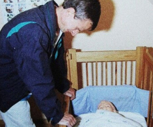Ông bố gục khóc trước tội ác tày trời của mình và bản án gây phẫn nộ khi đánh đổi bằng 4 mạng người