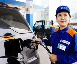 Giá xăng tăng lên bao nhiêu sau gần 10 tháng?