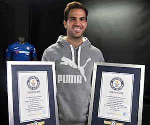 Fabregas lần thứ 2 nhận kỷ lục Guinness