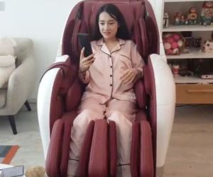 Livestream trò chuyện với khán giả, Nhã Phương lại để lộ vòng bụng lùm lùm giữa nghi vấn mang thai