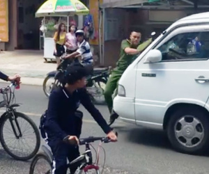 Tài xế húc công an trên phố khi đi vào đường cấm ra trình diện