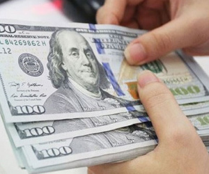 Các ngân hàng giảm giá mua vào, tăng giá bán ra USD