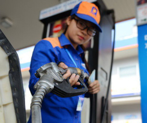Giá xăng đáng lẽ đã phải tăng hơn 1.500 đồng/lít