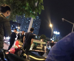 Thanh niên đi SH bị đập tơi tả vì cầm mũ bảo hiểm đánh người ngồi trên ô tô Lexus 570