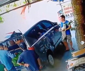 Thanh niên đi xế hộp tiện tay bế trộm chó: Nửa đêm đến xin không làm căng