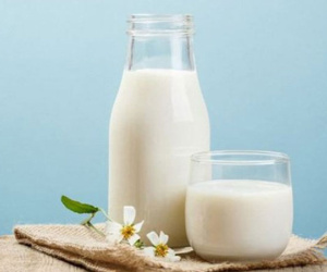 Thực hư quan niệm không thể ăn chuối, uống sữa khi đói bụng