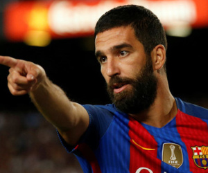 Cầu thủ của Barcelona bị điều tra về mối quan hệ với nhóm khủng bố