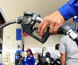 Giá xăng có thể giảm mạnh vào thứ Hai
