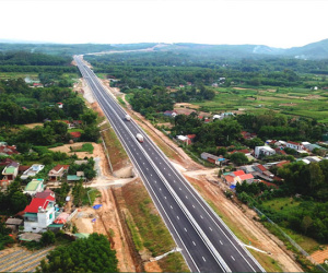 Sau 'ổ gà', cao tốc 34.500 tỷ Đà Nẵng - Quảng Ngãi bị thấm nước mưa