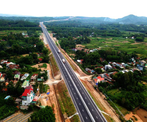 Cao tốc 34.500 tỷ Đà Nẵng - Quảng Ngãi thấm dột do thi công ẩu?