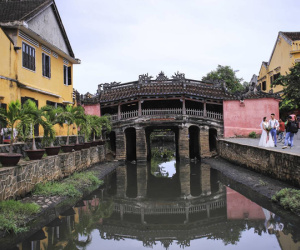 Nước thải hôi thối bao vây Chùa Cầu Hội An