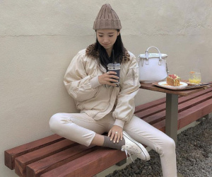 Không phải jeans xanh hay đen, quần jeans trắng mới là item chiếm ngôi vương mùa Thu Đông năm nay