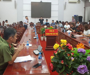 Công an Cần Thơ họp báo, khẳng định không 'gài bẫy' vụ đổi 100 USD, phạt 270 triệu đồng
