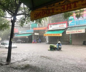 TP. Thanh Hóa ngập nặng, phố 'biến' thành sông