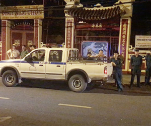 Cảnh sát bao vây nhà hàng ở Sài Gòn có tiếp viên bán dâm