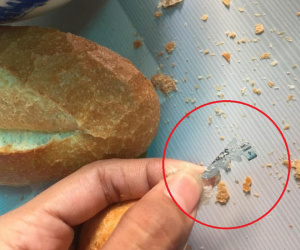 Dân mạng nổi da gà với cô gái ăn bánh mì bò kho suýt thành trò nuốt lưỡi dao lam kinh dị
